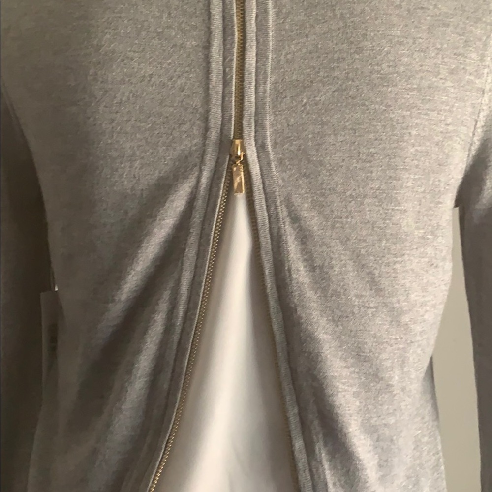 New Kensie Gray sweater with zipper back‎ - Picture 5 of 8